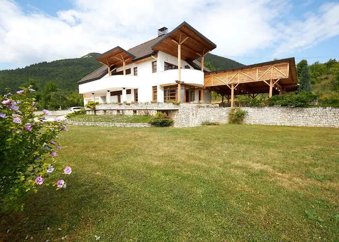 Luxury Hill Residence